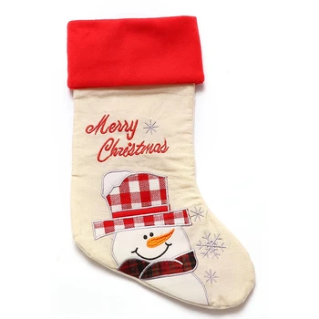 Коледни чорапи, класически празнична украса и подарък пакет за бонбони
